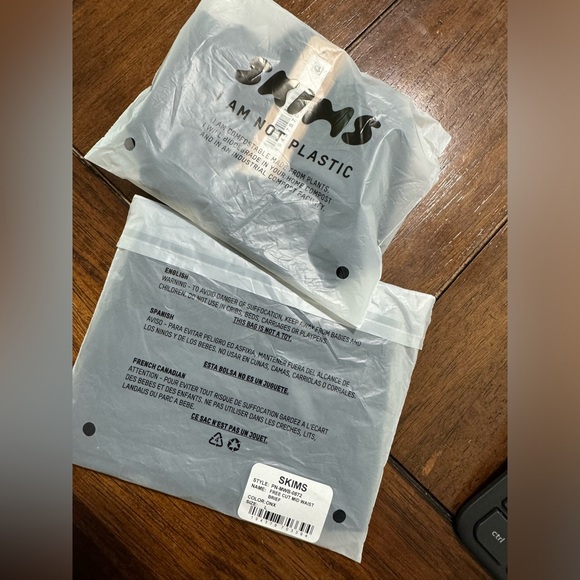 SKIMS Free Cut Mid Waist Brief - Onyx - Picture 5 of 5